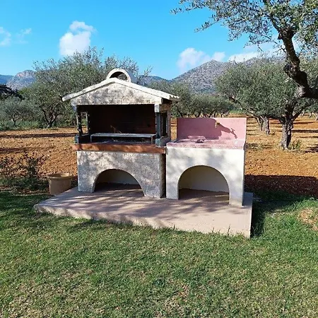 Luz Villa Koumares