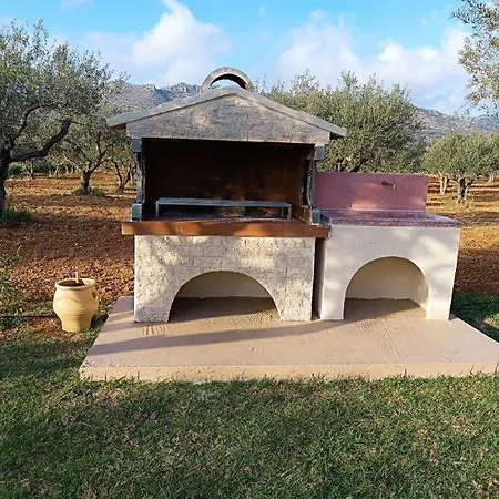 Luz Villa *